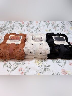🎃 👻 Set of 3 Viral TikTok Costco Halloween Throw Blankets